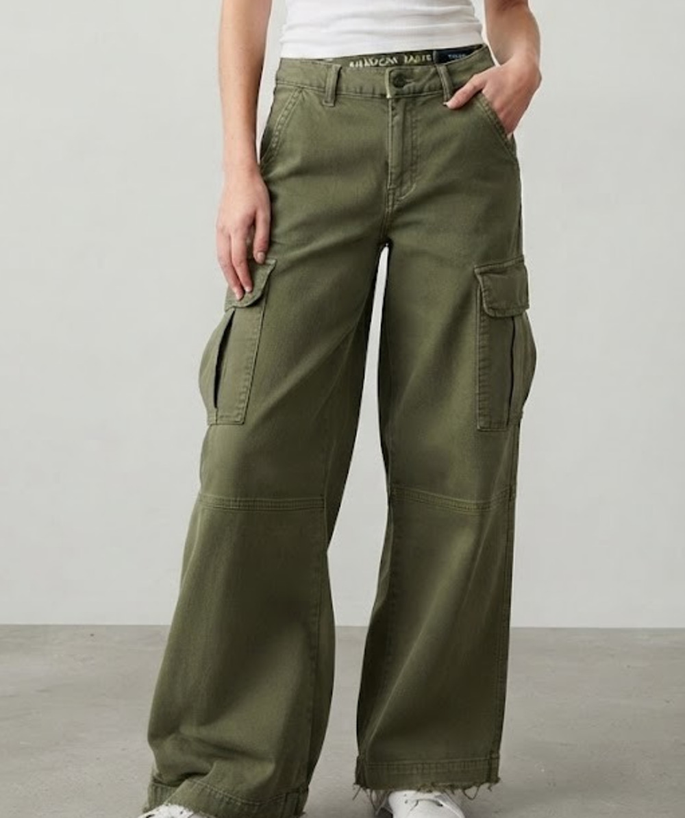 American Eagle Women Green Stretch Wide Leg Cargo Pants Size 6 Olive Utility